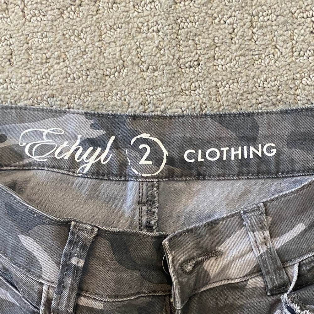 Clothes Mentor Men's Camouflage Skinny Jeans View 2